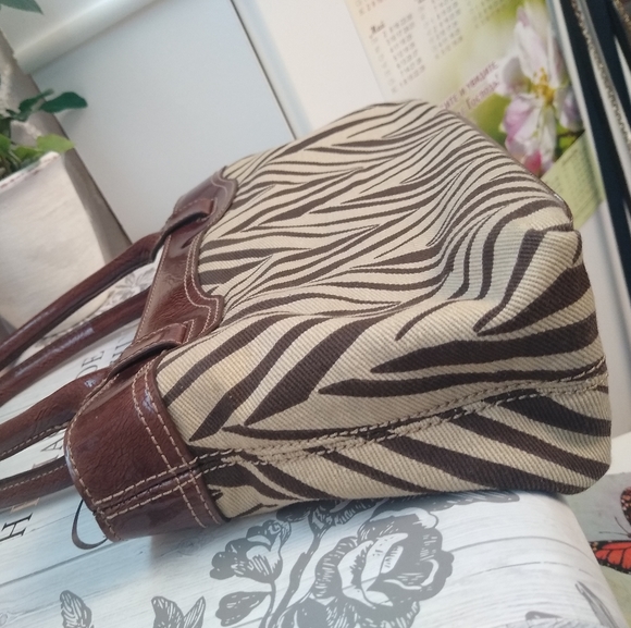 🌿 3/$15🌿EUC⚡Liz Claiborne small shoulder bag - Picture 6 of 14